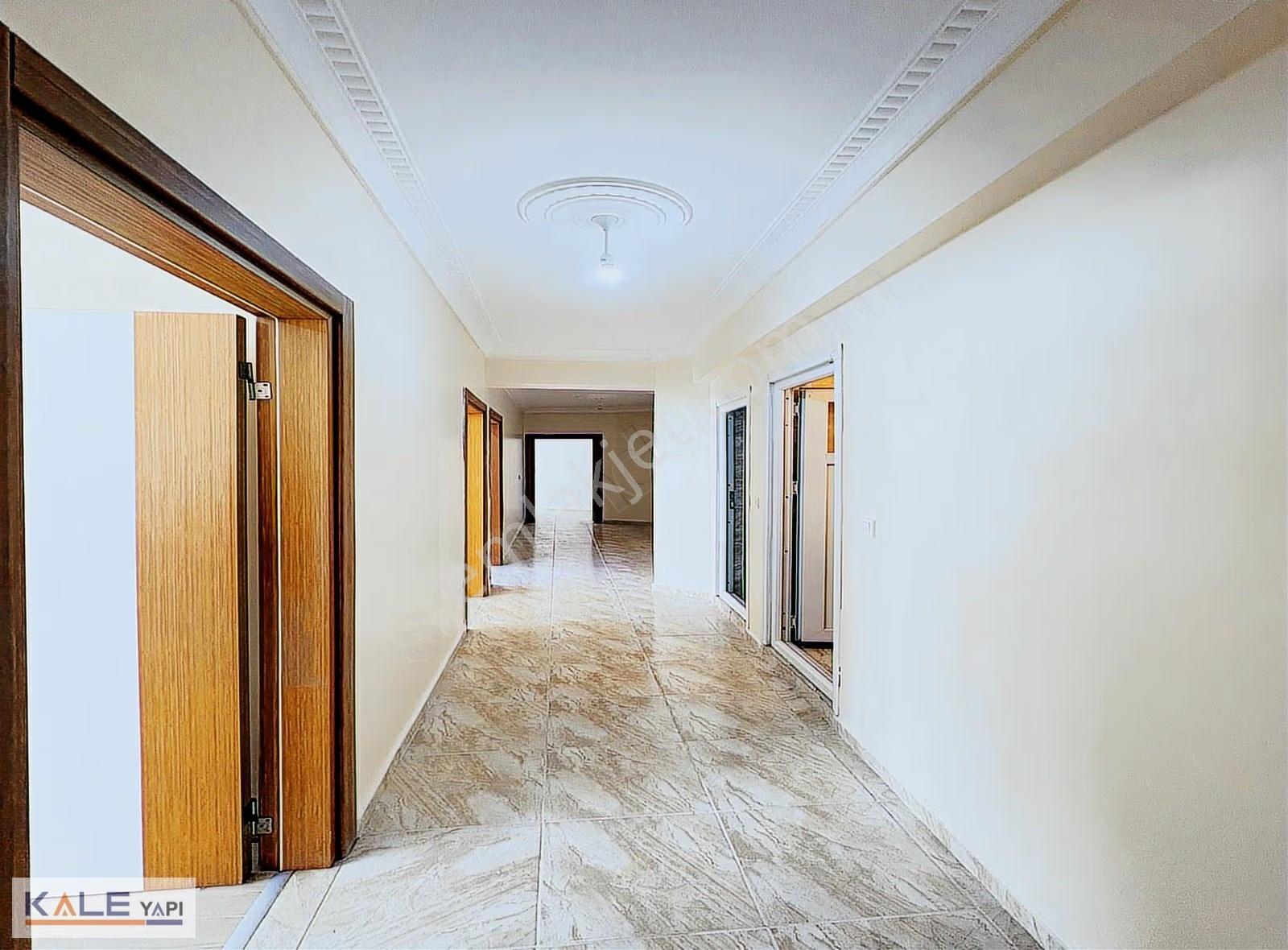 Bahçeşehir Lokasyonunda Modern Geniş 3+1 Fırsat Dairesi - Görsel 6