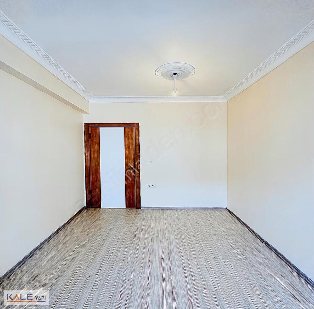 Bahçeşehir Lokasyonunda Modern Geniş 3+1 Fırsat Dairesi - Görsel 11