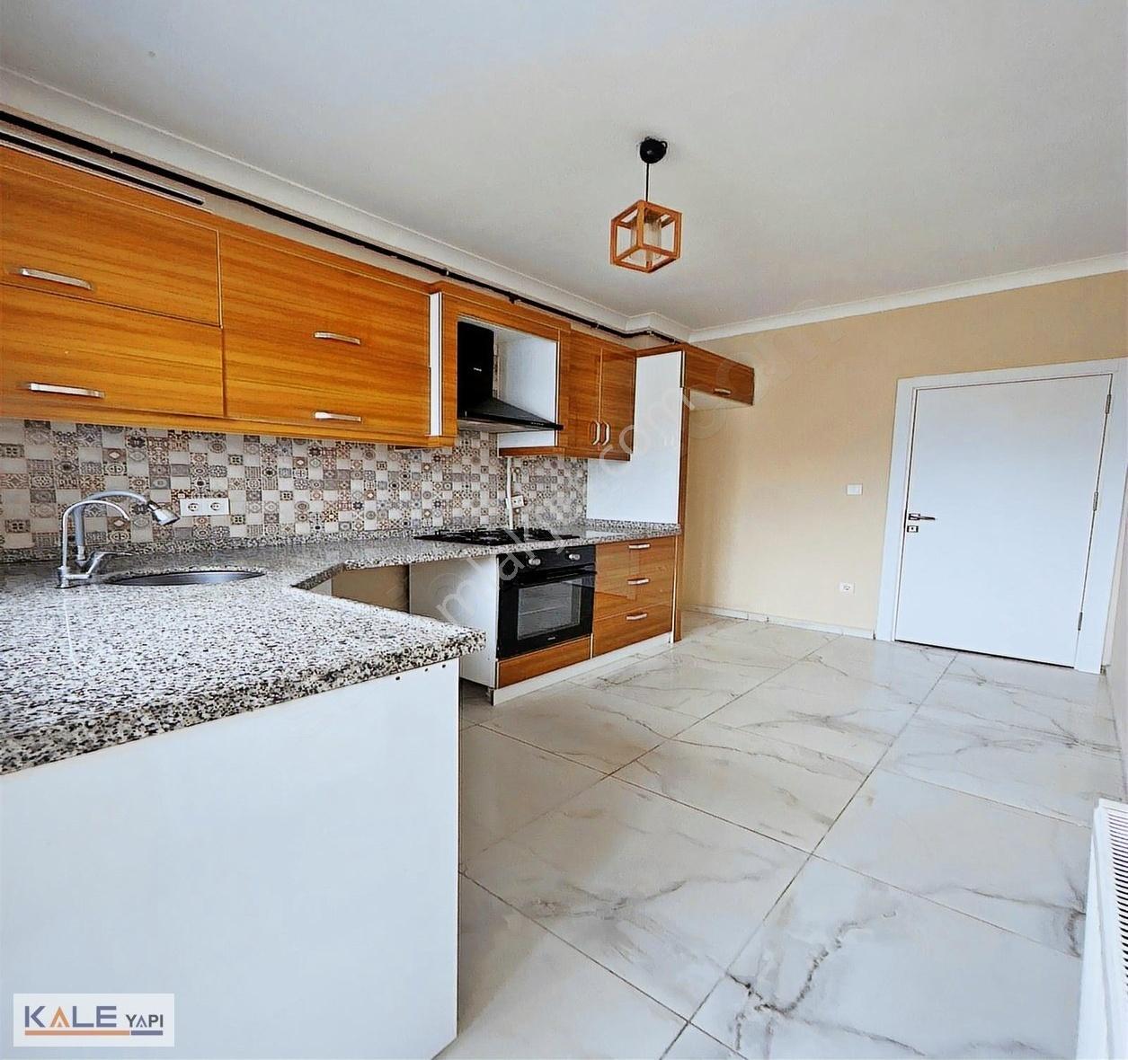 Bahçeşehir Lokasyonunda Aile Sitesinde Geniş Ve Ferah Daire - Görsel 10