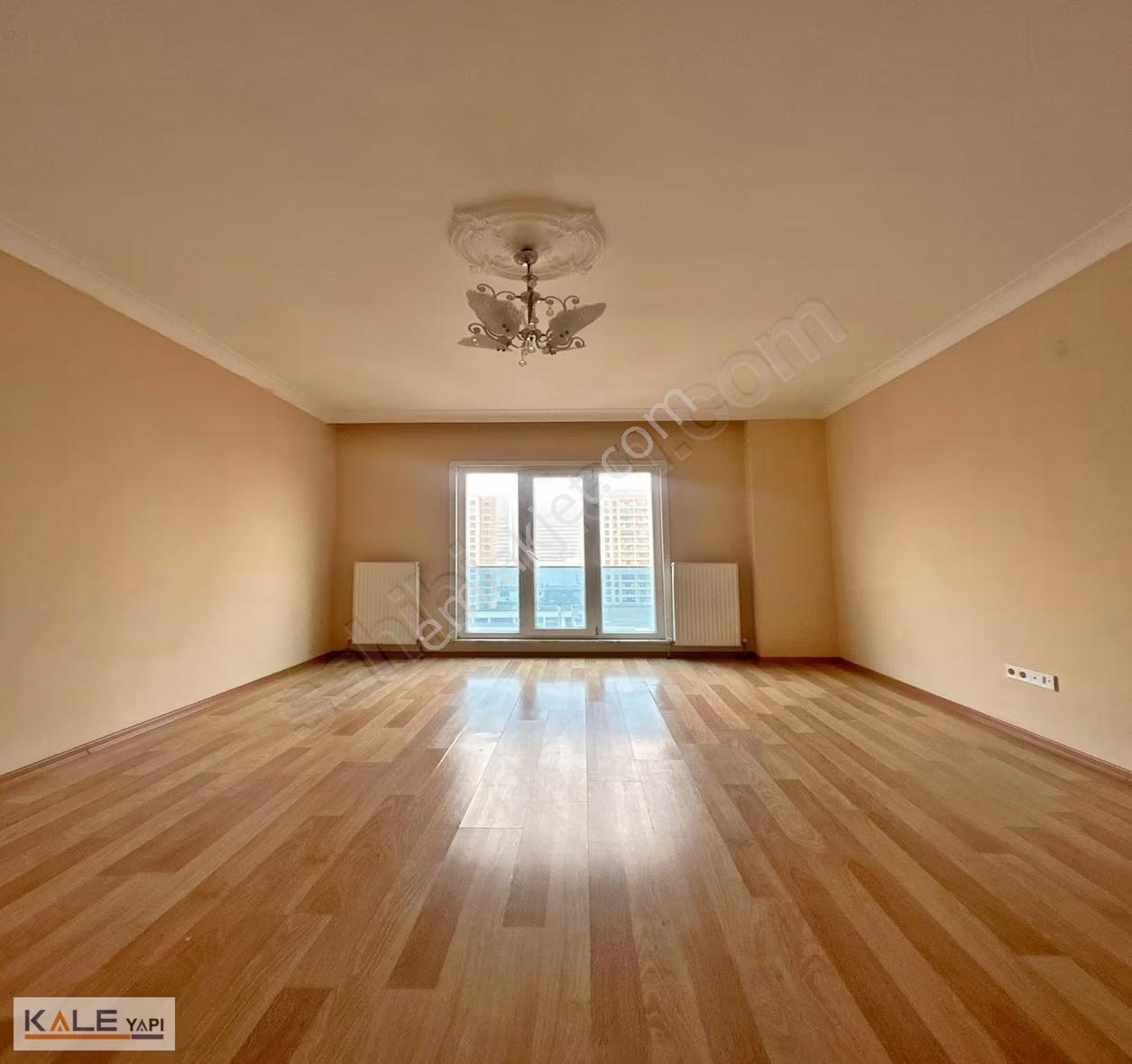 Bahçeşehir Lokasyonunda Aile Sitesinde Geniş Ve Ferah Daire - Görsel 12