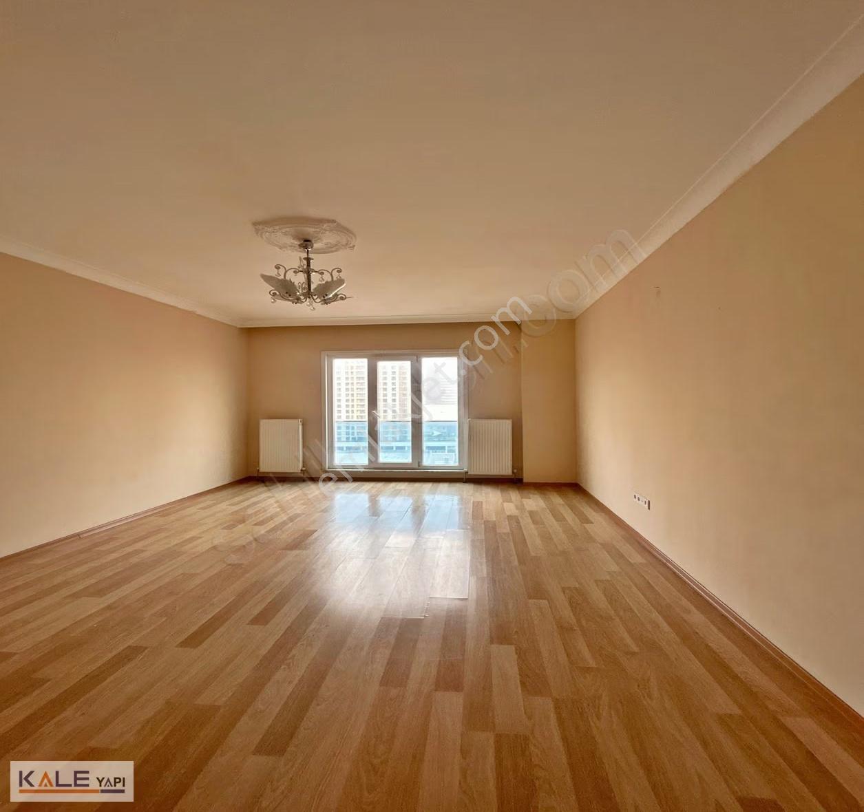 Bahçeşehir Lokasyonunda Aile Sitesinde Geniş Ve Ferah Daire - Görsel 14