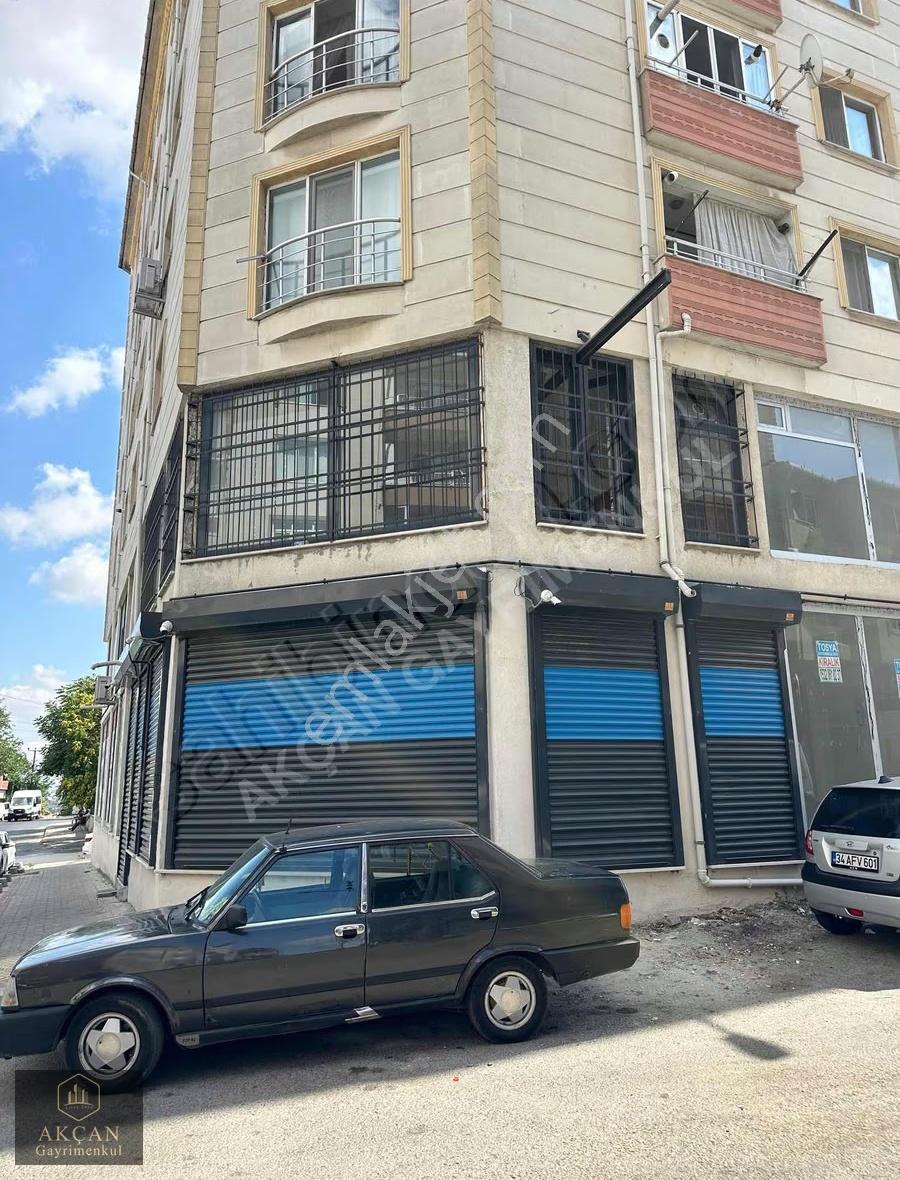 Borsa Meydanında İki Katlı Kiralık Köşe Dükkan
