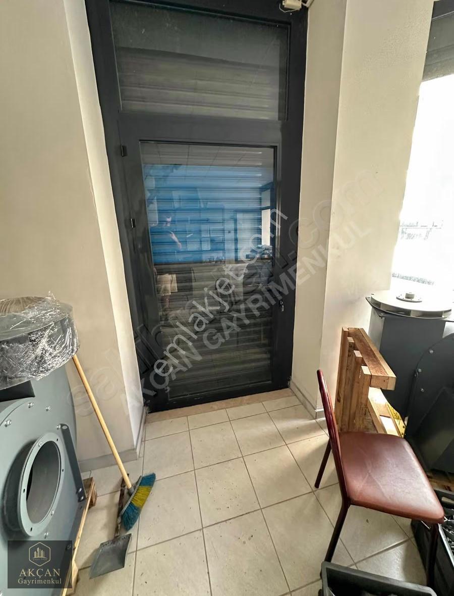 Borsa Meydanında İki Katlı Kiralık Köşe Dükkan - Görsel 13
