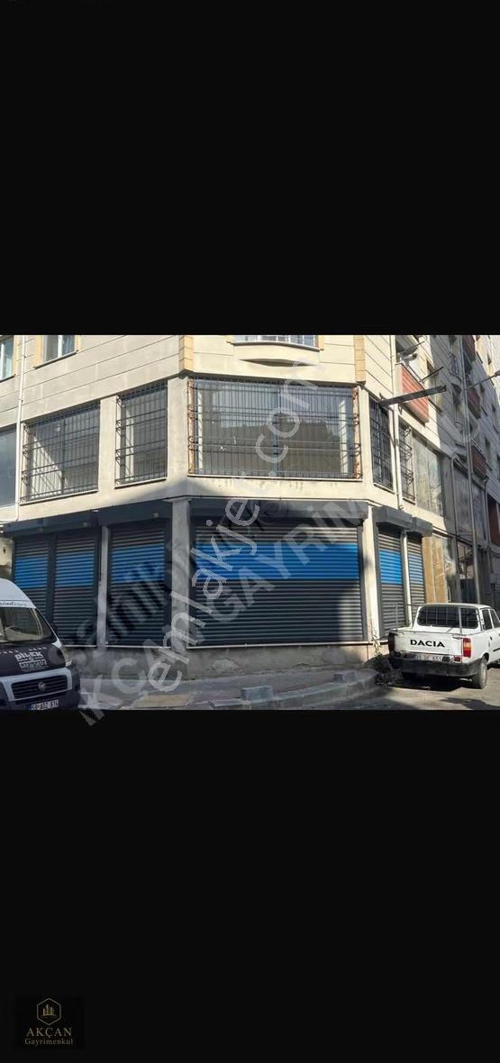 Borsa Meydanında Satılık Köşe Dükkan