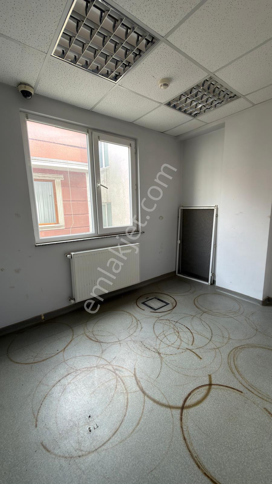 Çekmeköy Madenler Metroya 300 Metre Kdv Avantajlı Ofis - Görsel 23