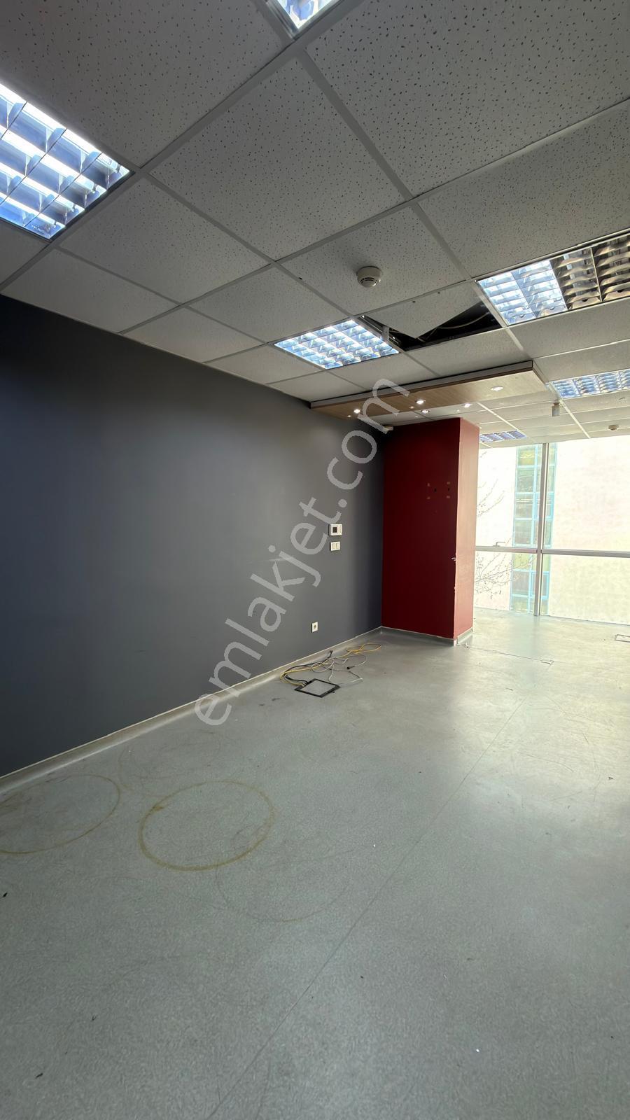 Çekmeköy Madenler Metroya 300 Metre Kdv Avantajlı Ofis - Görsel 11