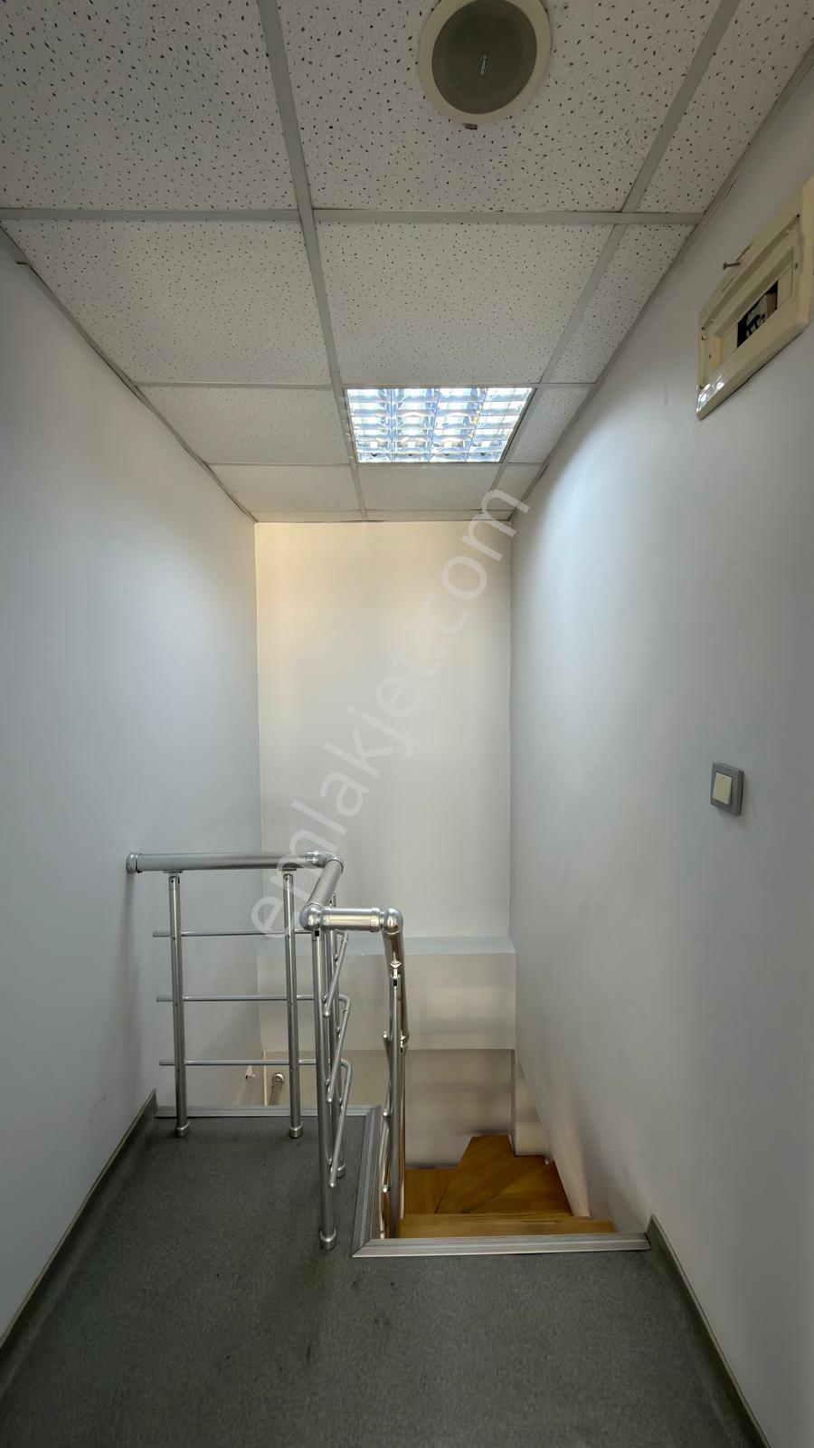 Çekmeköy Madenler Metroya 300 Metre Kdv Avantajlı Ofis - Görsel 32
