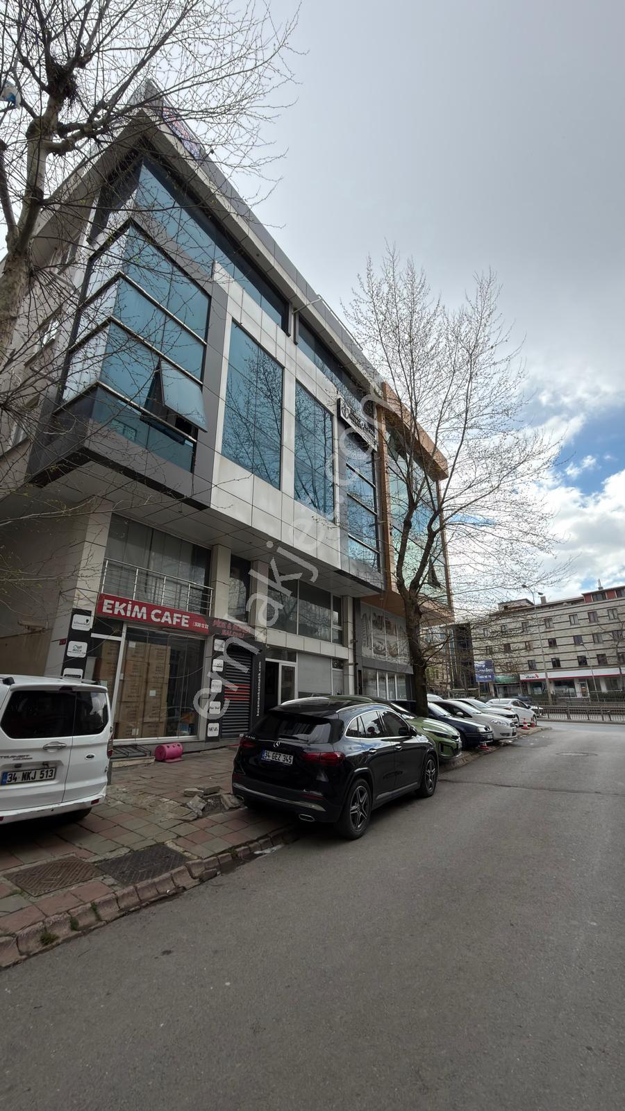Çekmeköy Madenler Metroya 300 Metre Kdv Avantajlı Ofis - Görsel 31