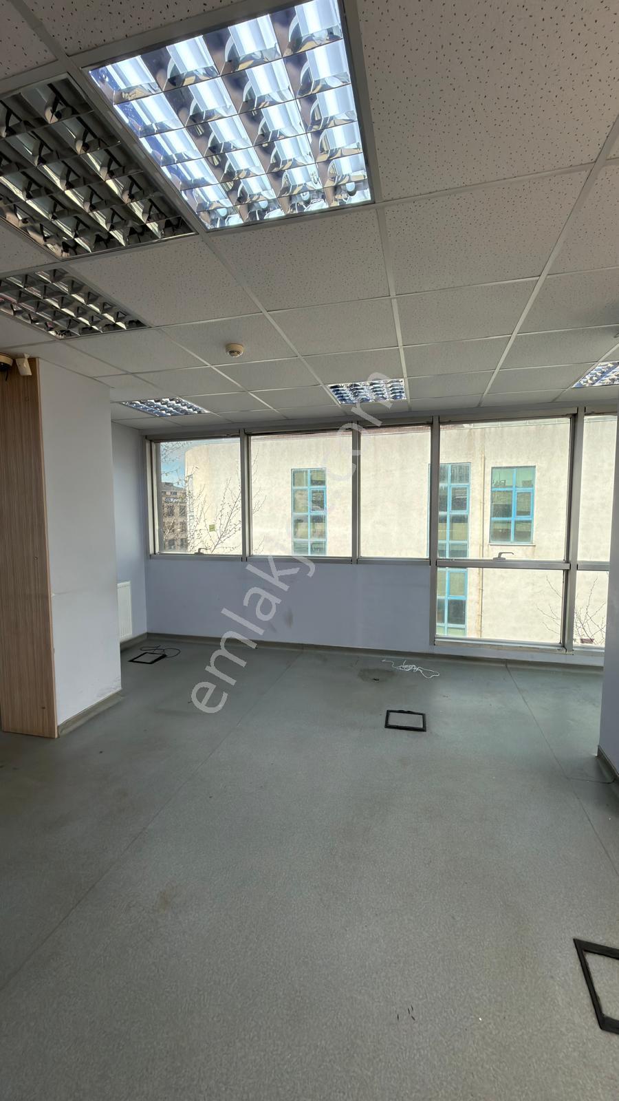 Çekmeköy Madenler Metroya 300 Metre Kdv Avantajlı Ofis - Görsel 21