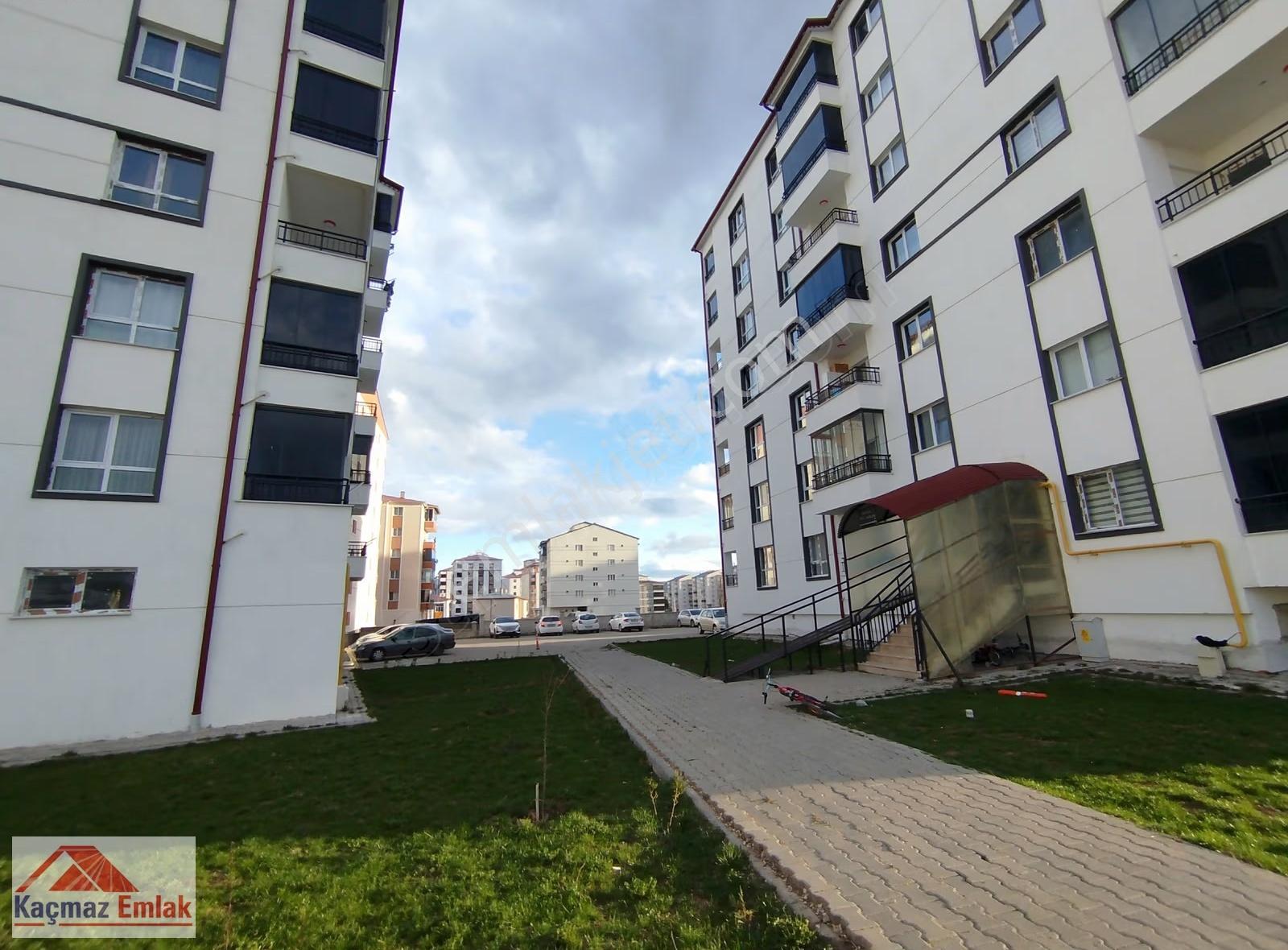 Kaçmaz Emlak Sivas Diriliş Tuzlugöl Satılık 3+1 Pazarın Yanı - Görsel 11