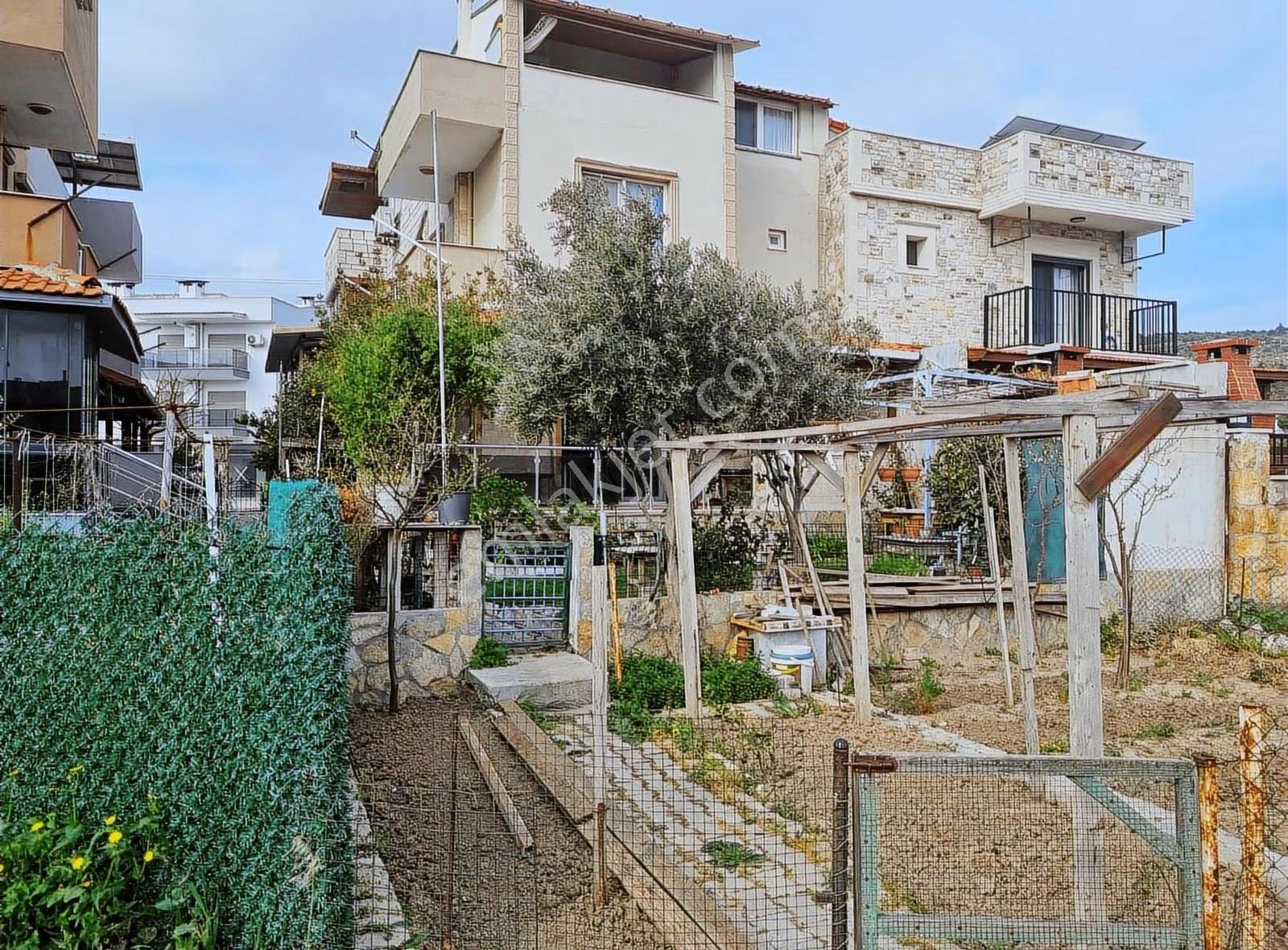 Yenifoça Merkezde Satılık Villa - Görsel 16