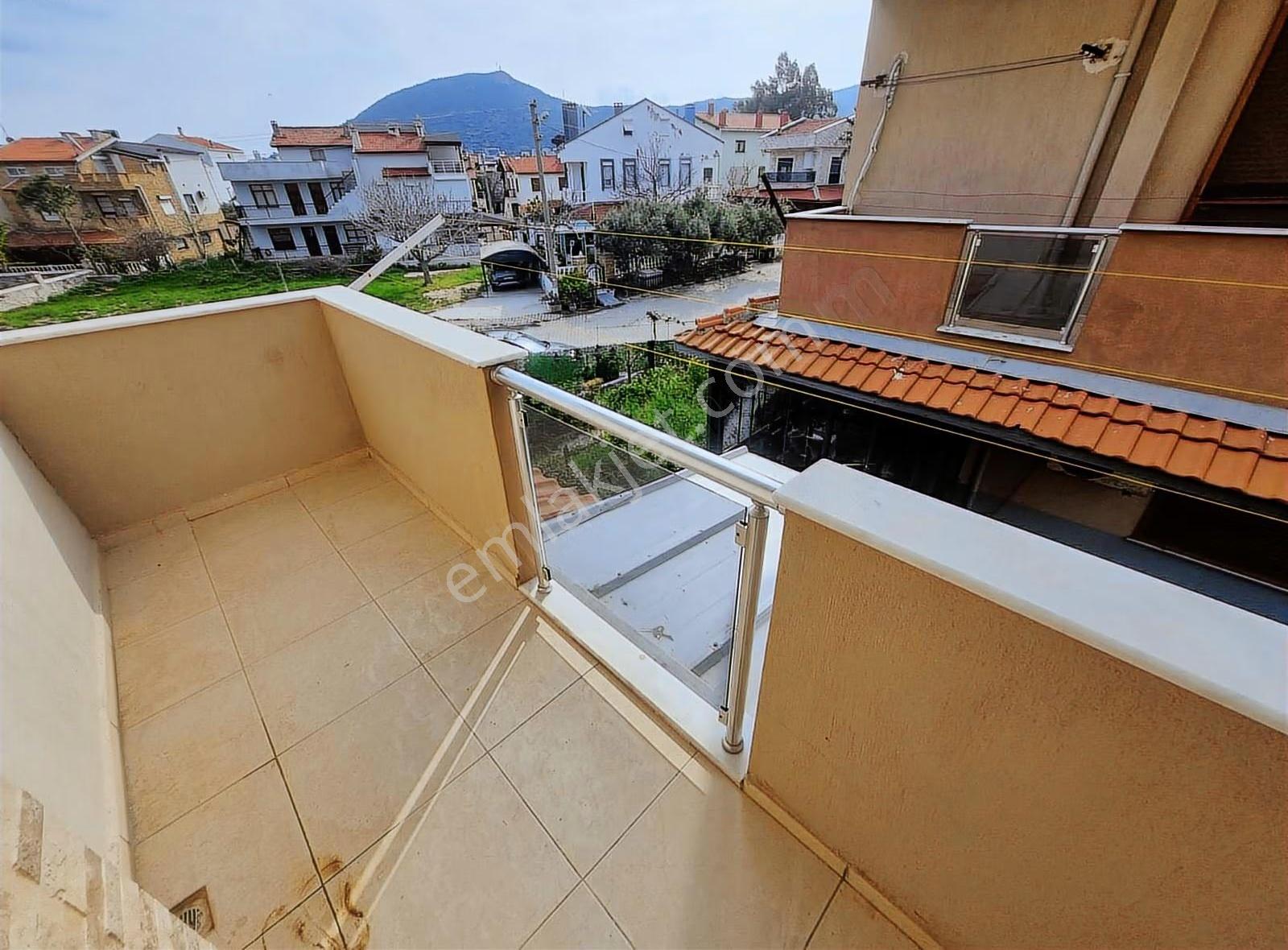 Yenifoça Merkezde Satılık Villa - Görsel 8
