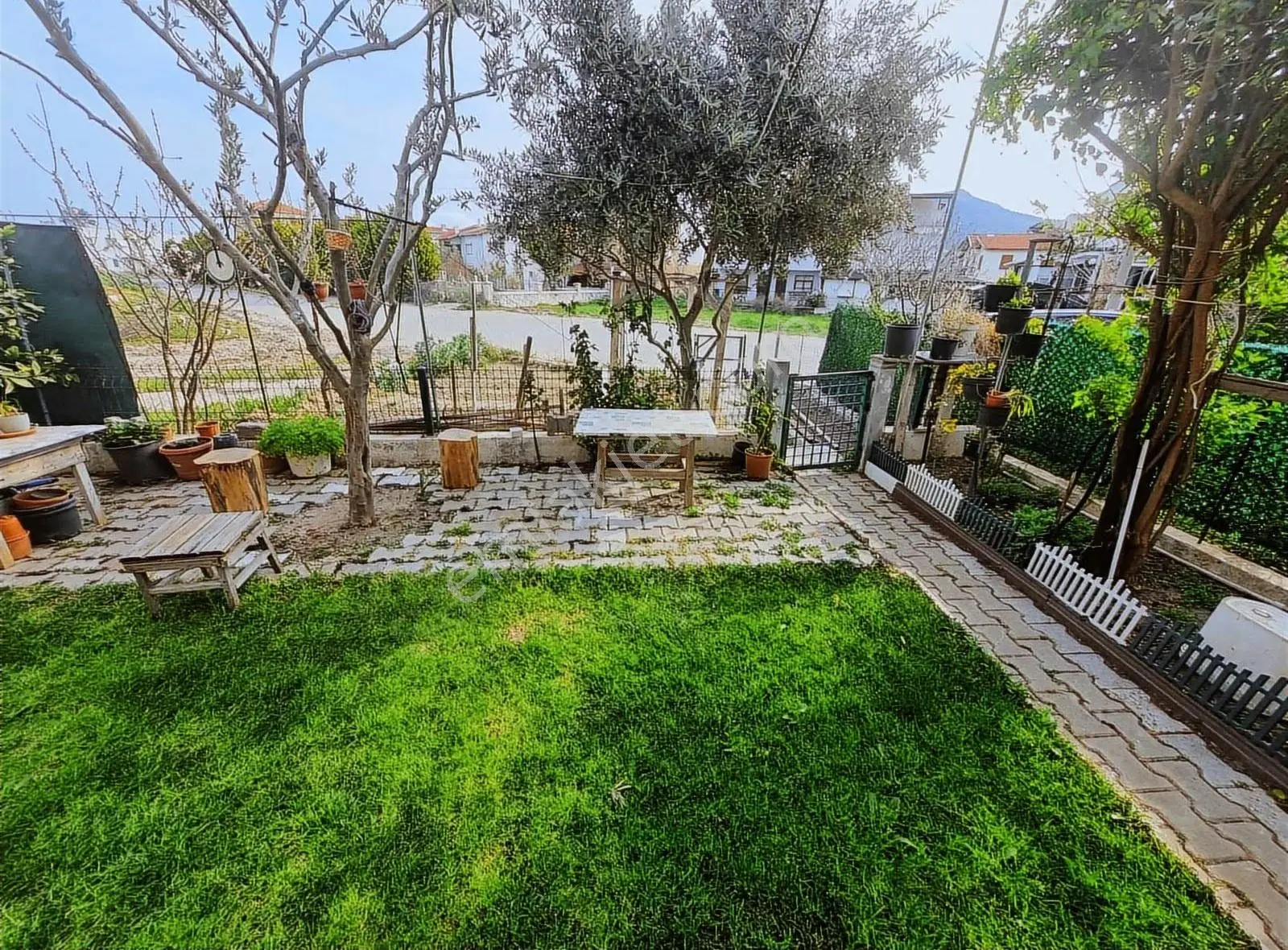 Yenifoça Merkezde Satılık Villa - Görsel 2