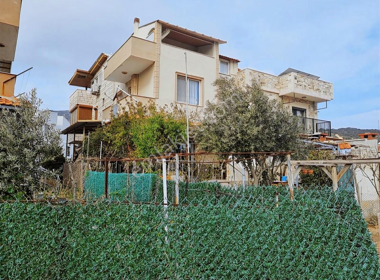 Yenifoça Merkezde Satılık Villa - Görsel 9