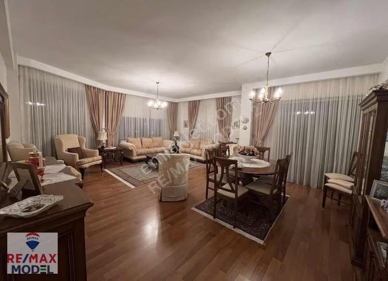 Remax Model Servergazi Uğur Sitesinde 3.5+1 225m² Satılık Daire - Görsel 7