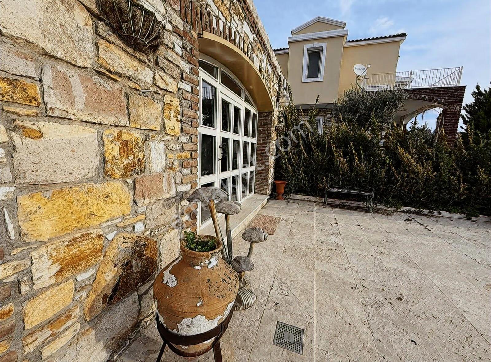 Foça | Hayat Sitesinde Takasa Açık,eşyalı , Manzaralı Lüks Villa - Görsel 6