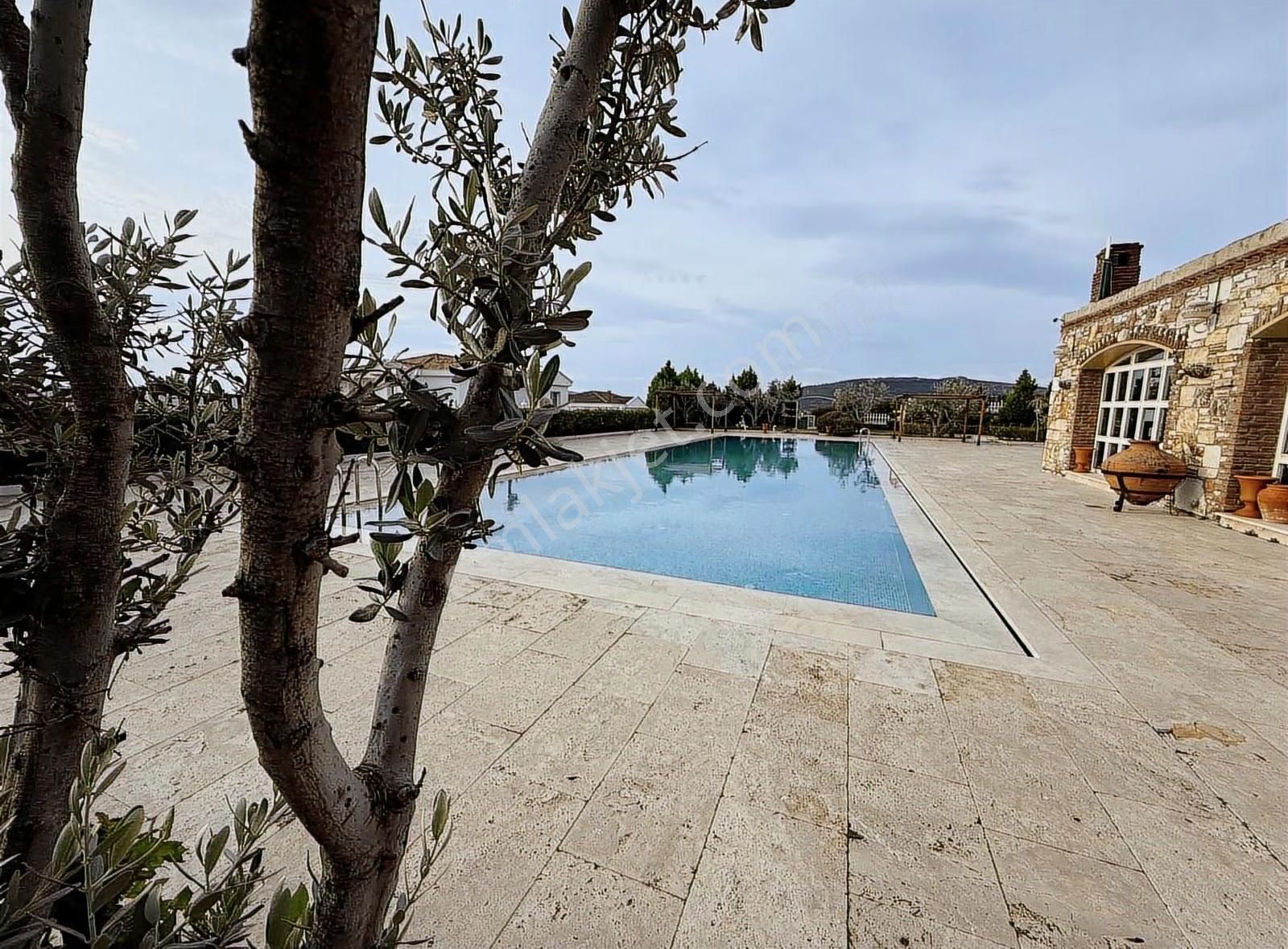 Foça | Hayat Sitesinde Takasa Açık,eşyalı , Manzaralı Lüks Villa - Görsel 8