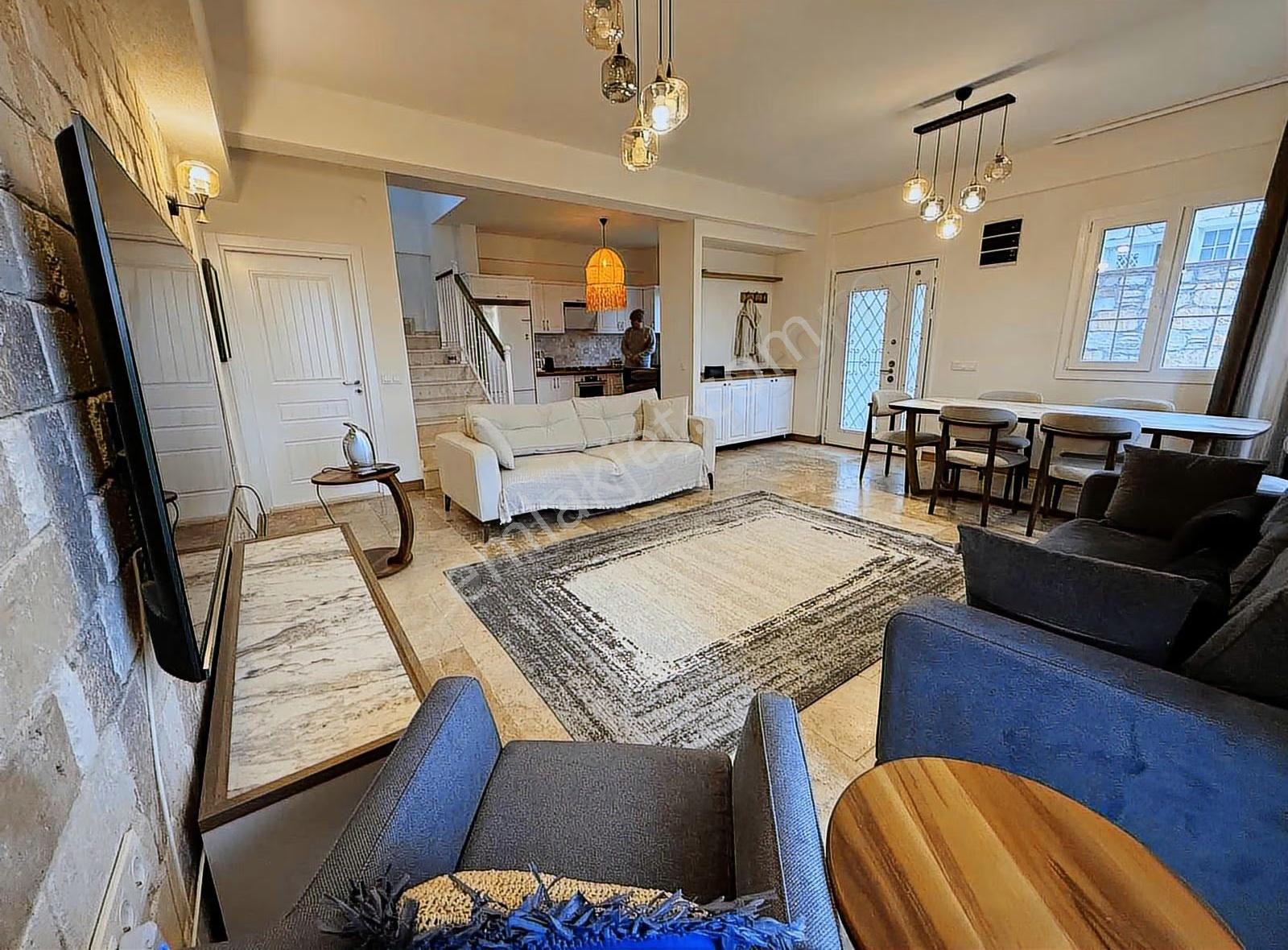 Foça | Hayat Sitesinde Takasa Açık,eşyalı , Manzaralı Lüks Villa - Görsel 24