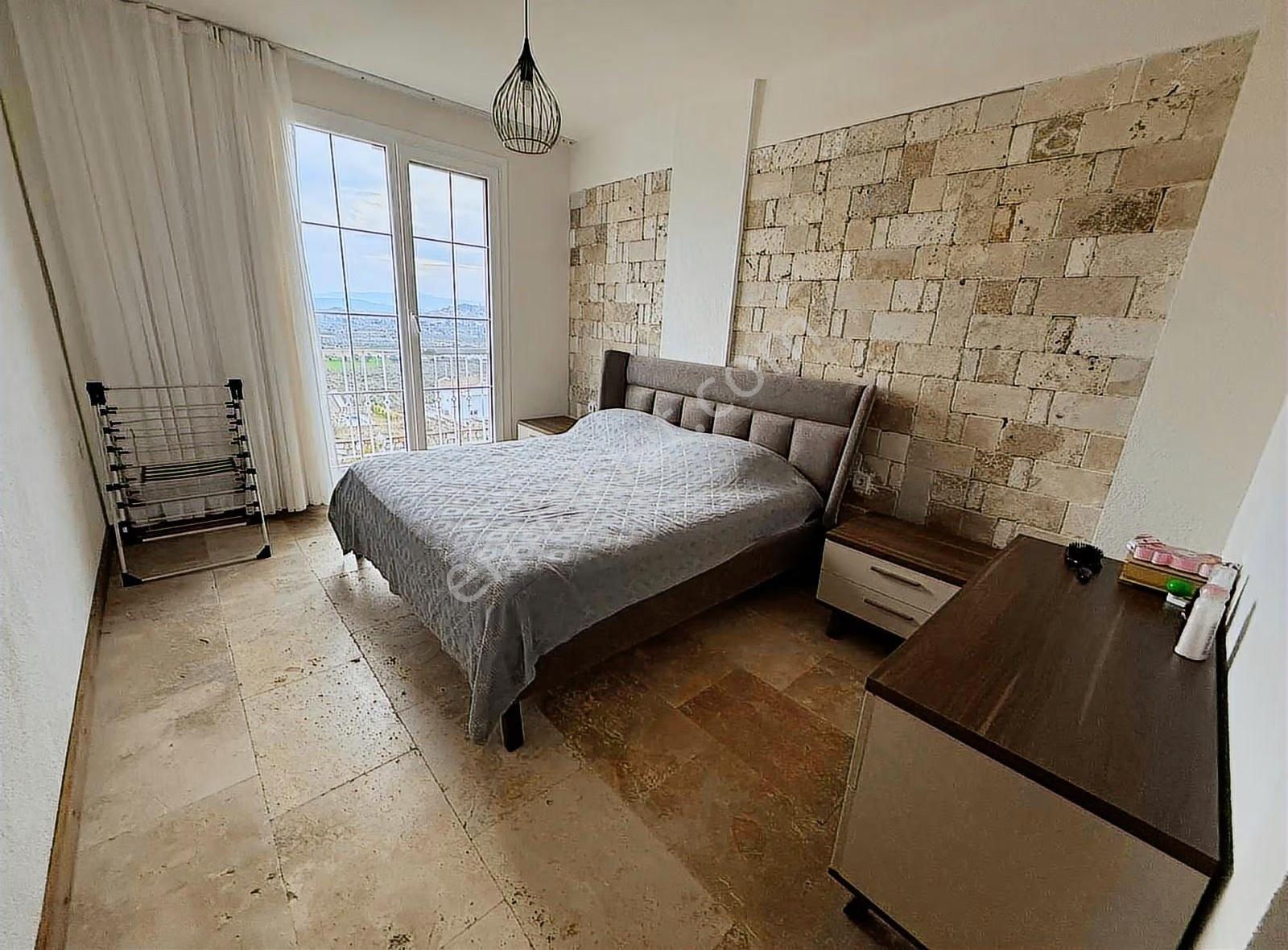 Foça | Hayat Sitesinde Takasa Açık,eşyalı , Manzaralı Lüks Villa - Görsel 18