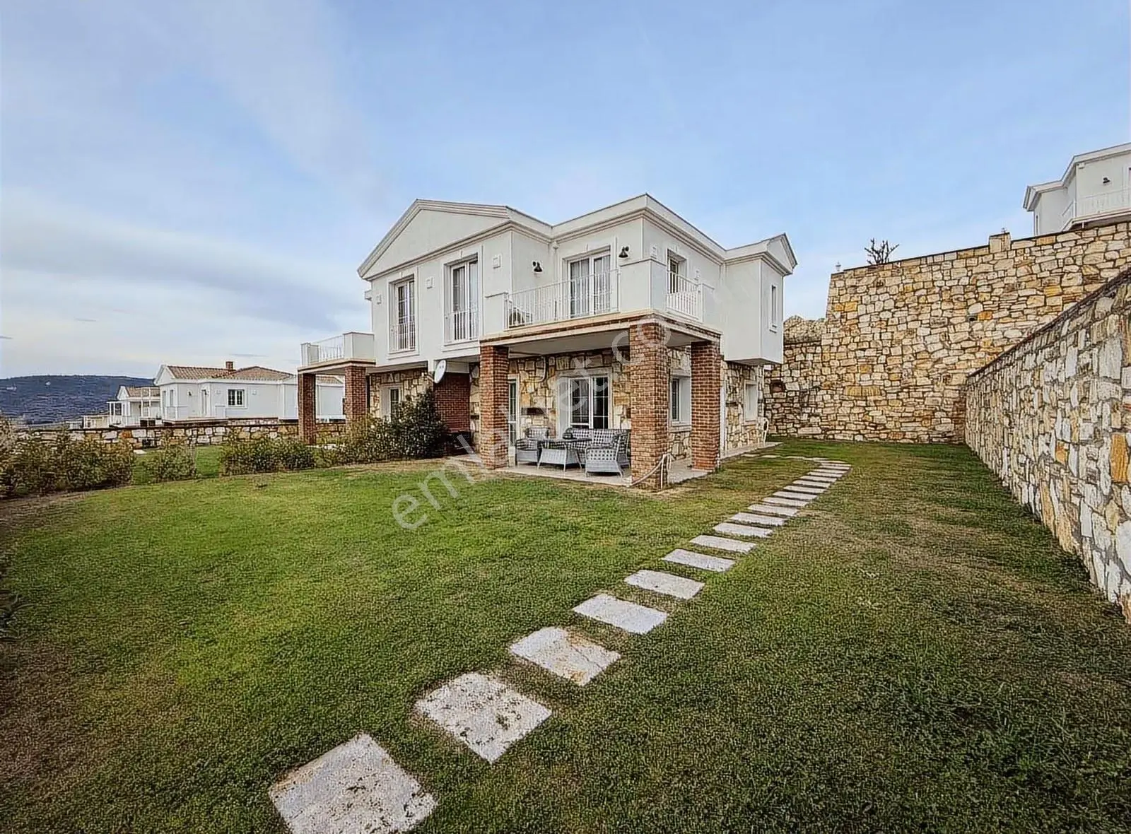 Foça | Hayat Sitesinde Takasa Açık,eşyalı , Manzaralı Lüks Villa