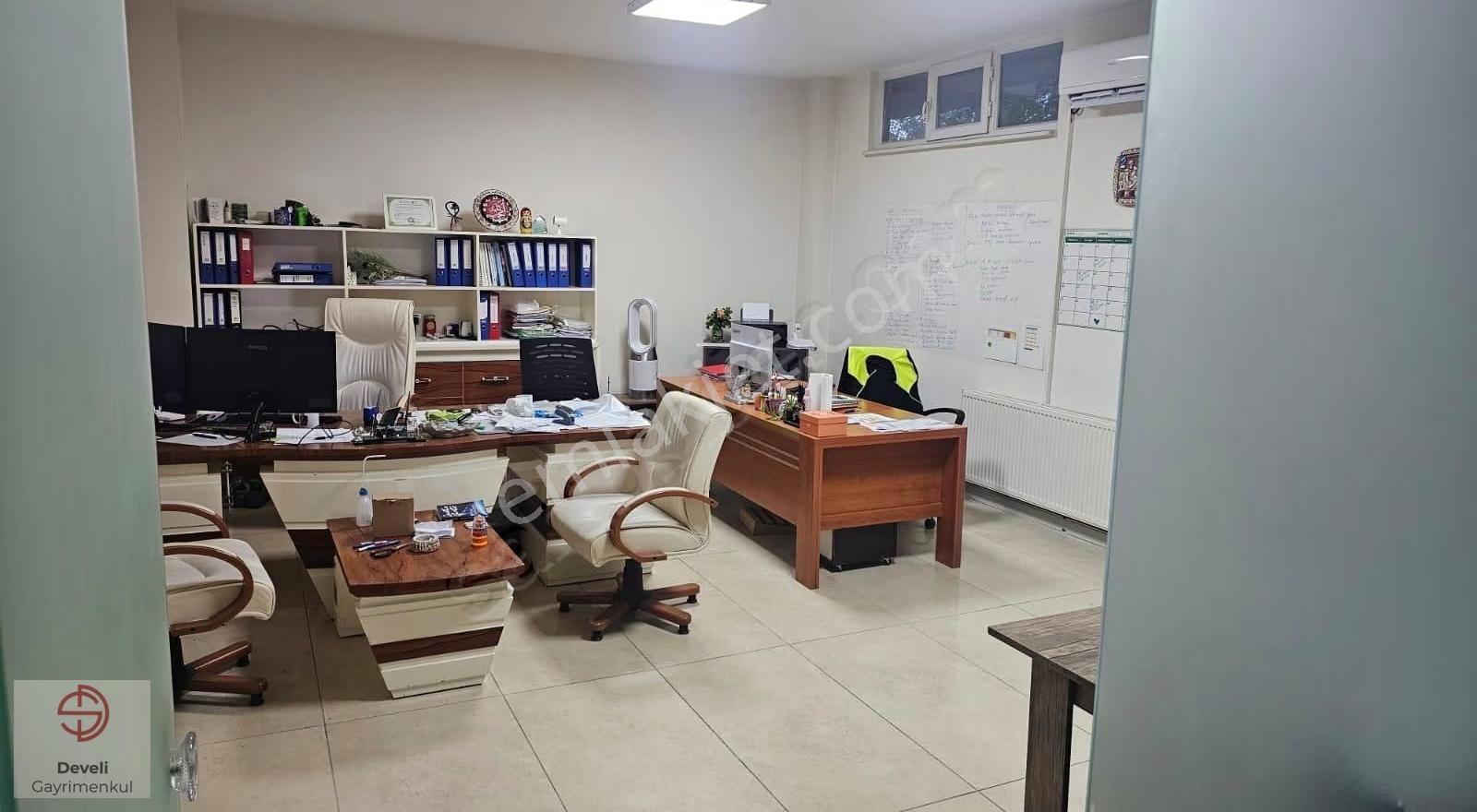 Çobançeşme Mahallesi'nde Muhteşem Konumda Satılık Dükkan