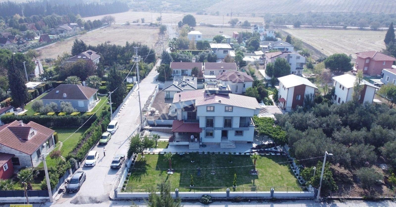 Foça Yolunda Takasa Açık Lüx Villa Asansörlü Otoparklı - Görsel 15