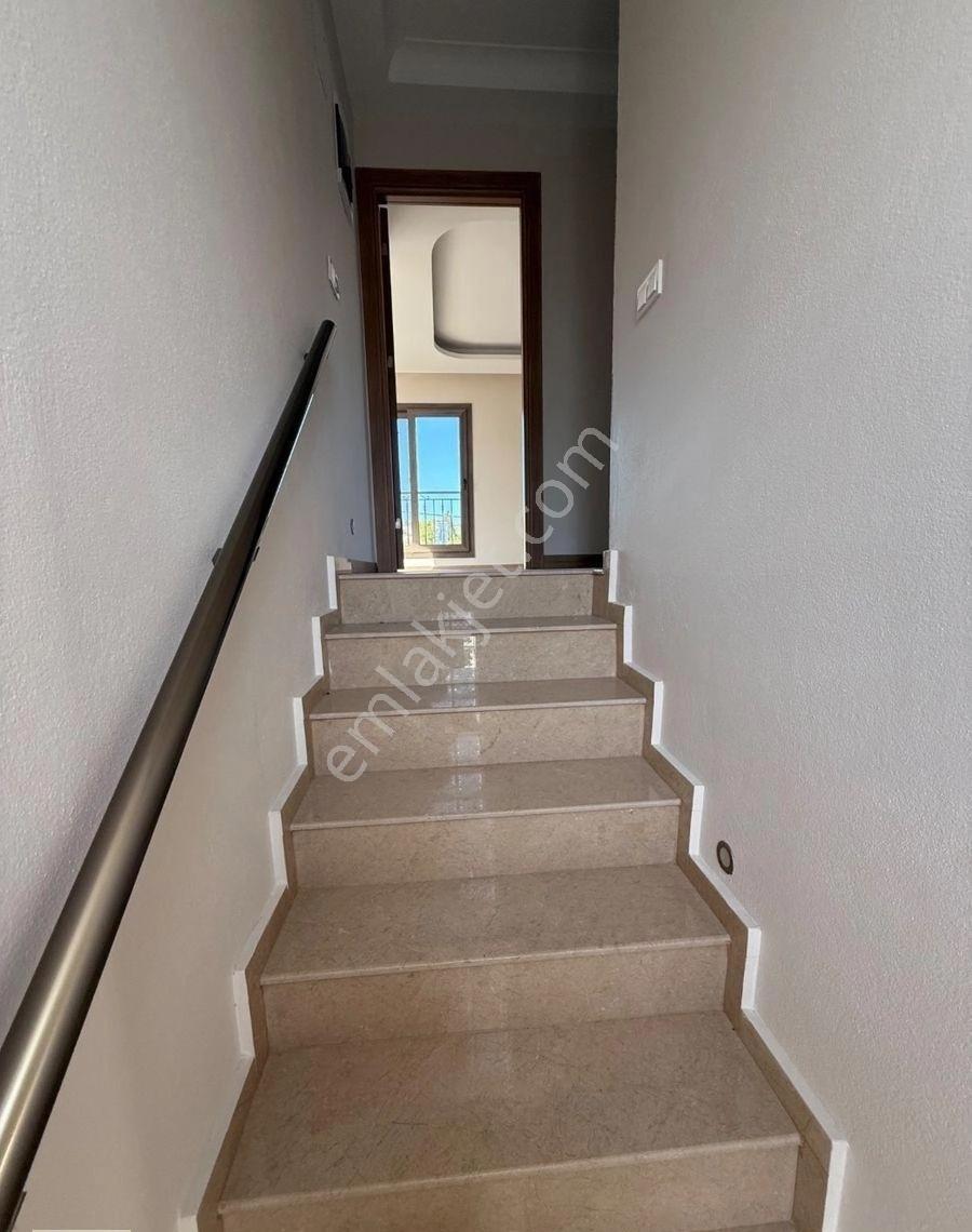 Foça Yolunda Takasa Açık Lüx Villa Asansörlü Otoparklı - Görsel 21