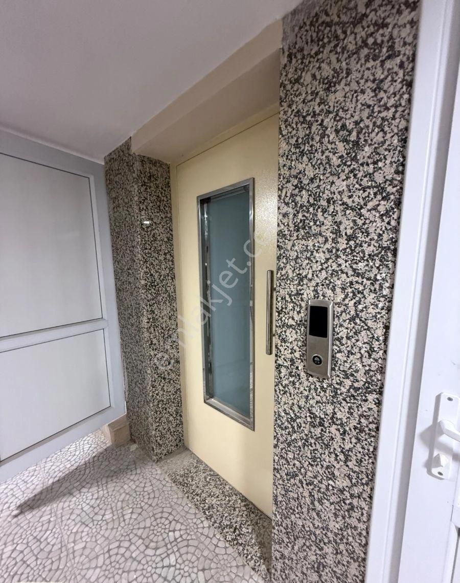 Foça Yolunda Takasa Açık Lüx Villa Asansörlü Otoparklı - Görsel 30