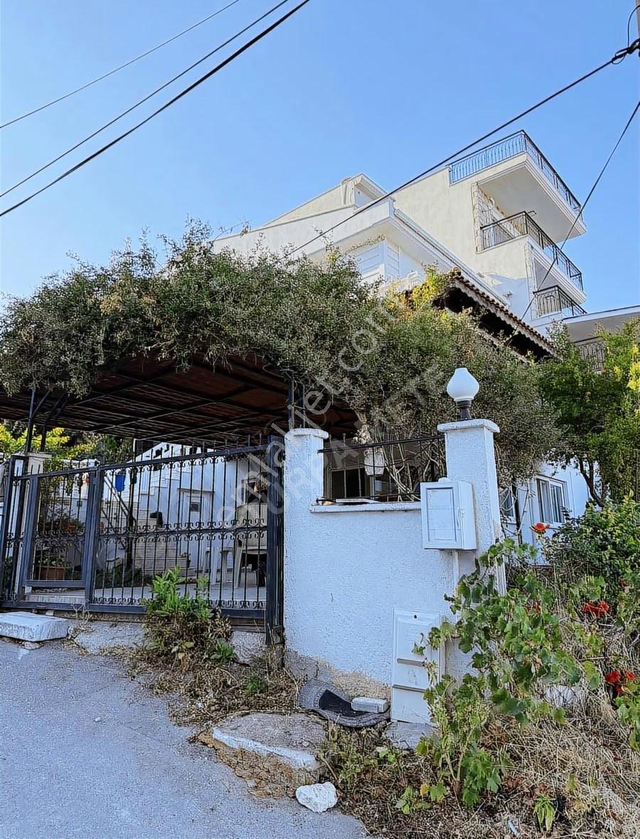Burunucun'da Eşsiz Konumda Deniz Manzaralı Satılık Villa - Görsel 2