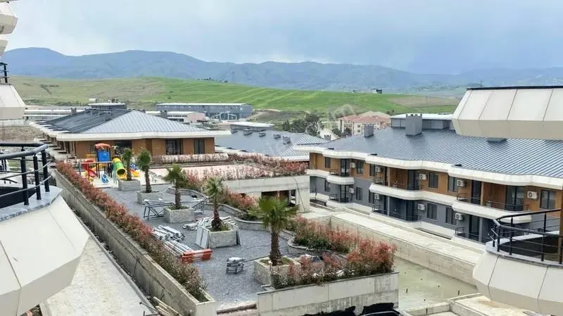 Yalova Çiftlikköy Şura Yapı Havuzlu Sitede Deniz Gören Lüks 1+1