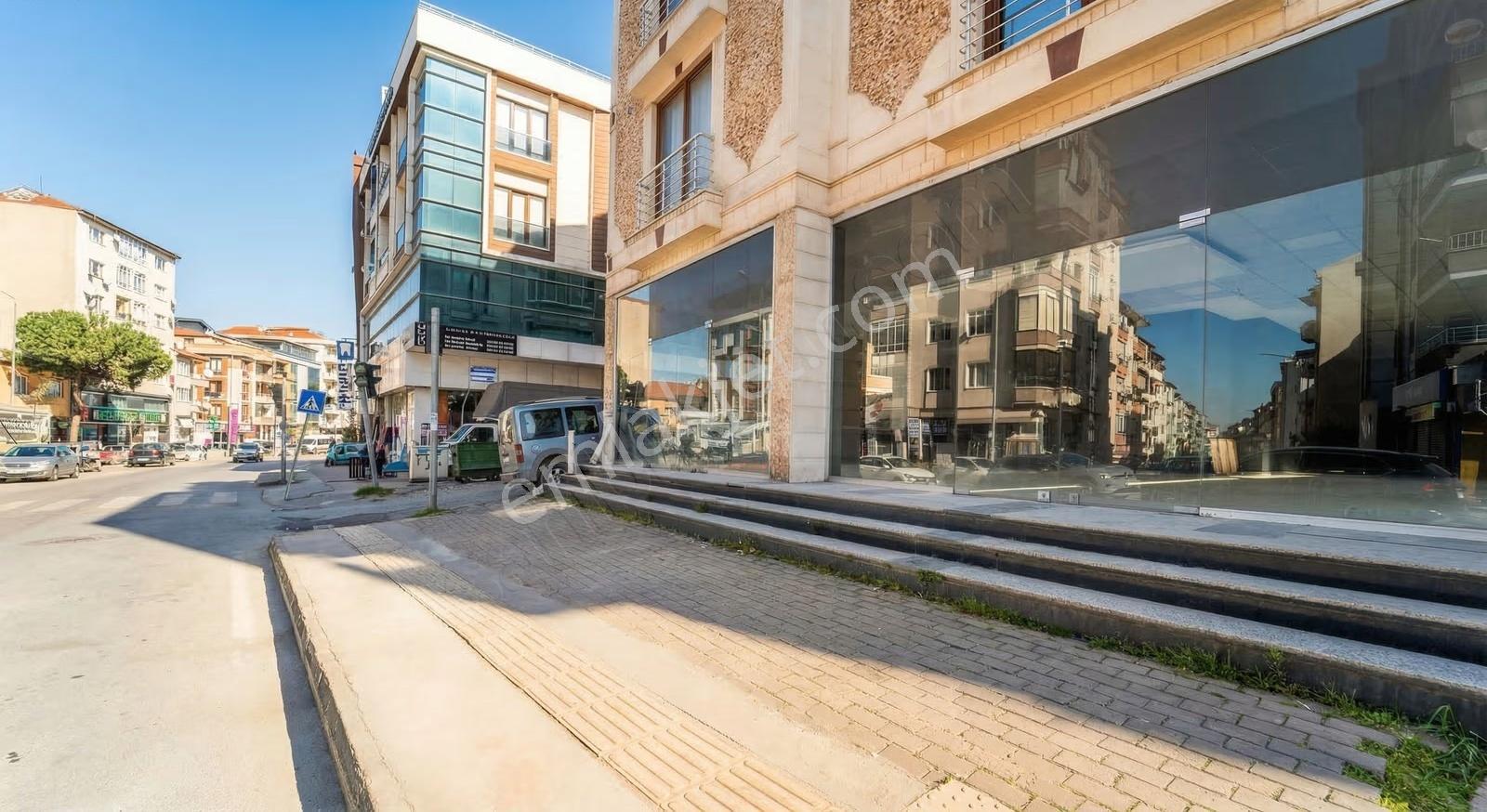 Çift Cephe Cadde Üstü Mükemmel Konumda Kiralık Dükkan - Görsel 4
