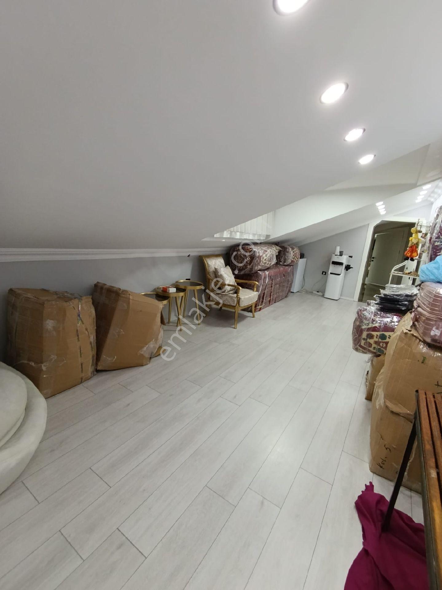 Küçükçekmece Yenimahalle Satılık Büyük Ön Cephe 6+2 Dubleks Daire - Görsel 15