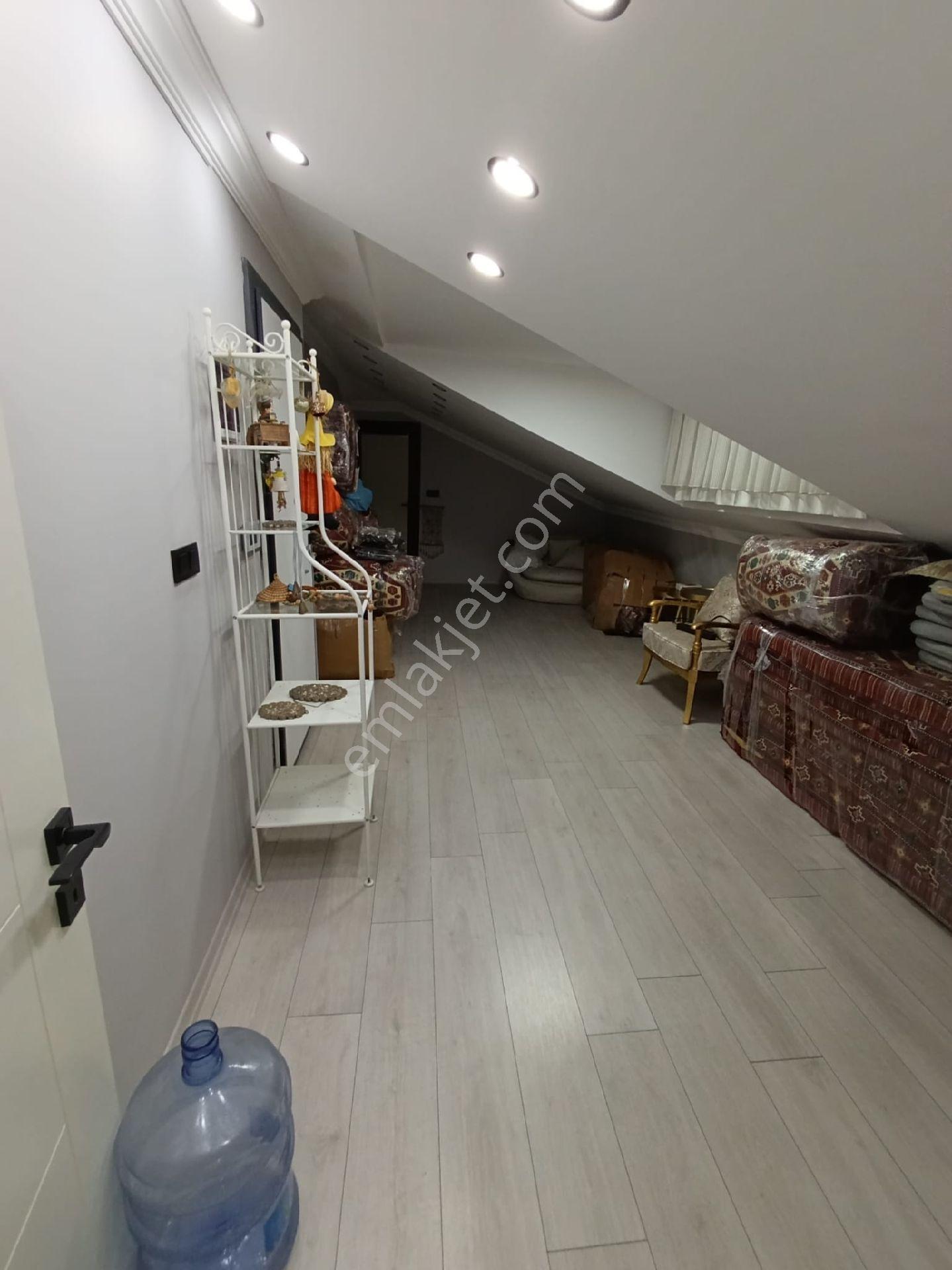 Küçükçekmece Yenimahalle Satılık Büyük Ön Cephe 6+2 Dubleks Daire - Görsel 22