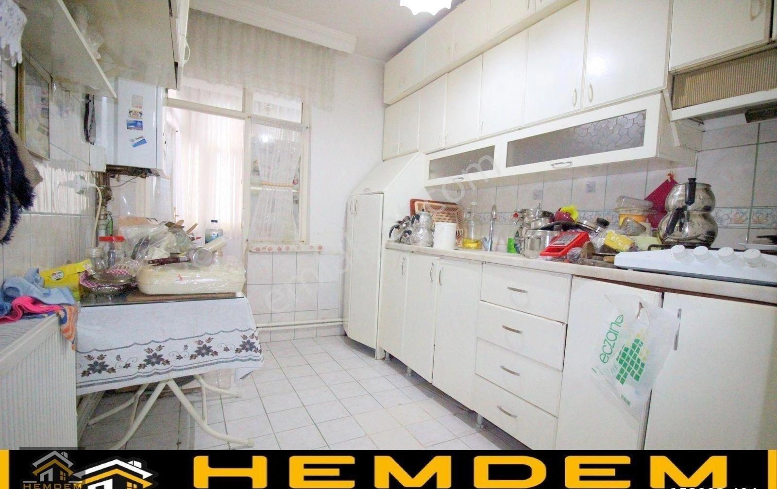 Hemdem Gayrimenkul'den Kazımkarabekir'de Çarşı İçi Merkezi Lokasyonda 3+1 Satılık Daire