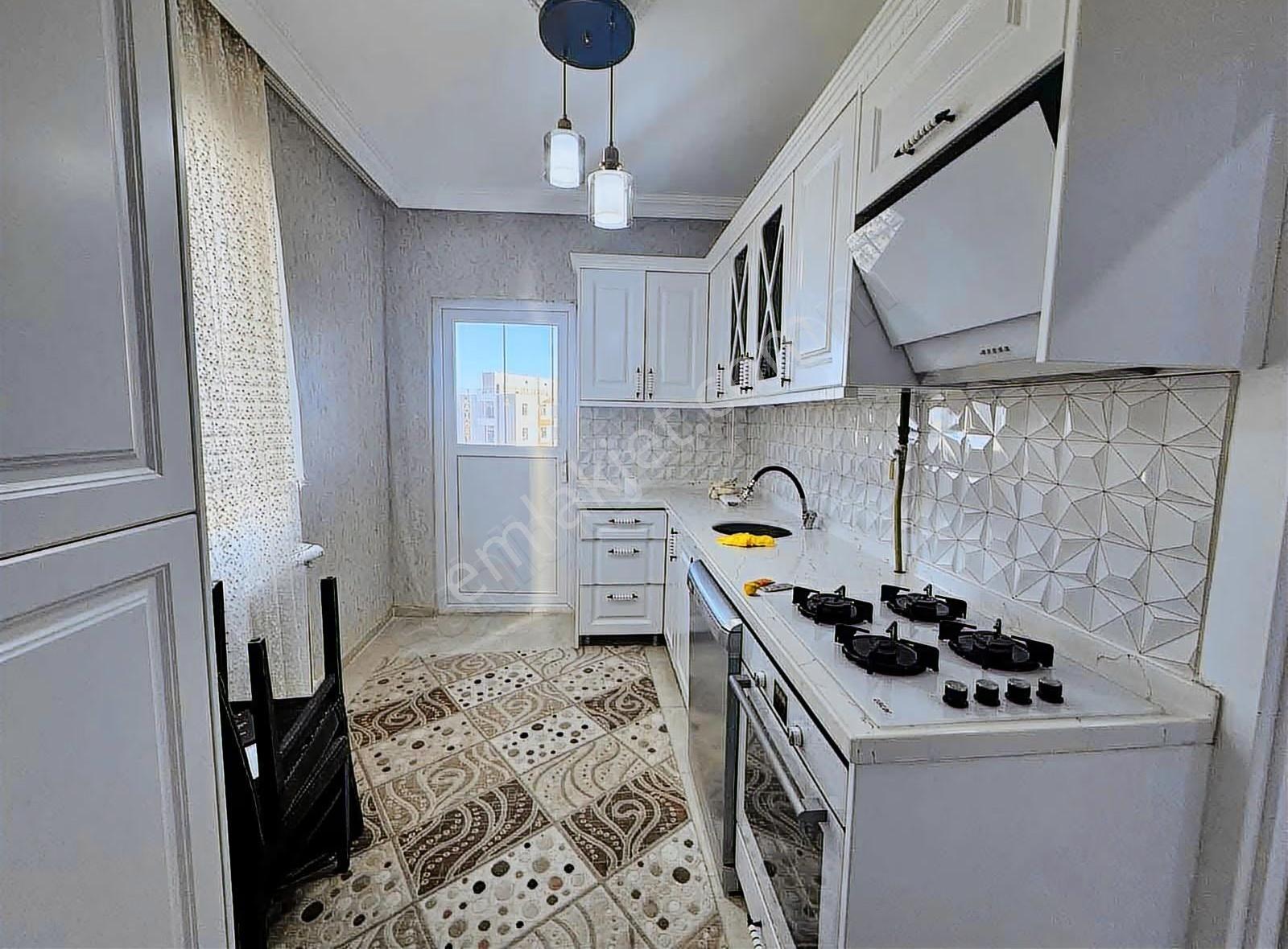 Full Eşyalı Kiracılı Süper Teraslı 2+1 Ara Kat Daire - Görsel 2