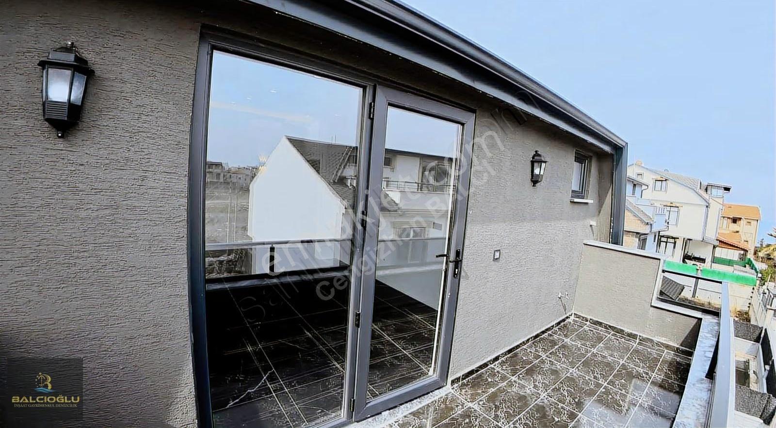 Balcıoğlundan Satılk Denize 80m Havuzlu Bahçli Lüx Triplex Villa