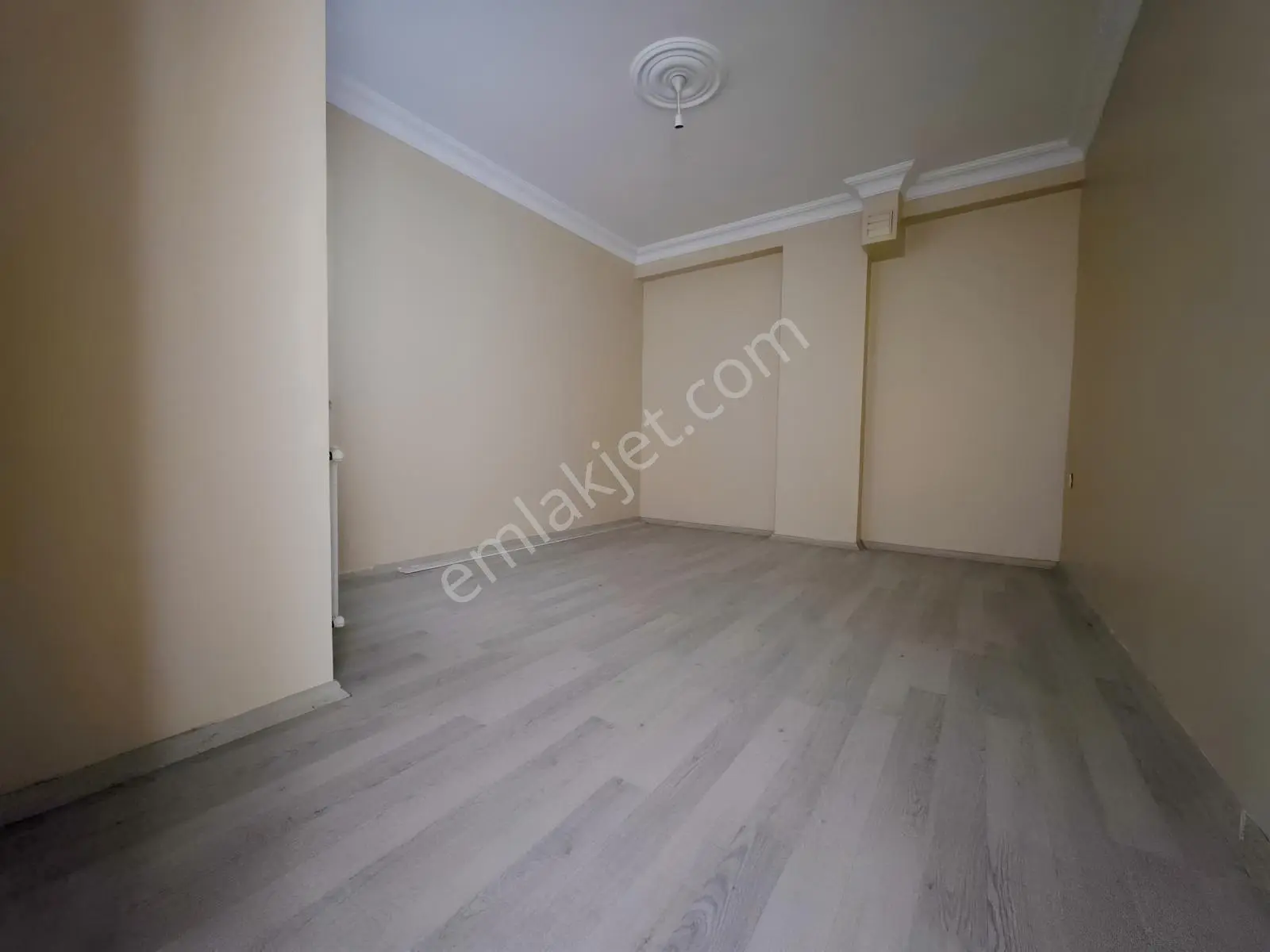 Ana Cadde Uzeri Satılık 2+1 Ön Cephe 1 Kat - Görsel 3