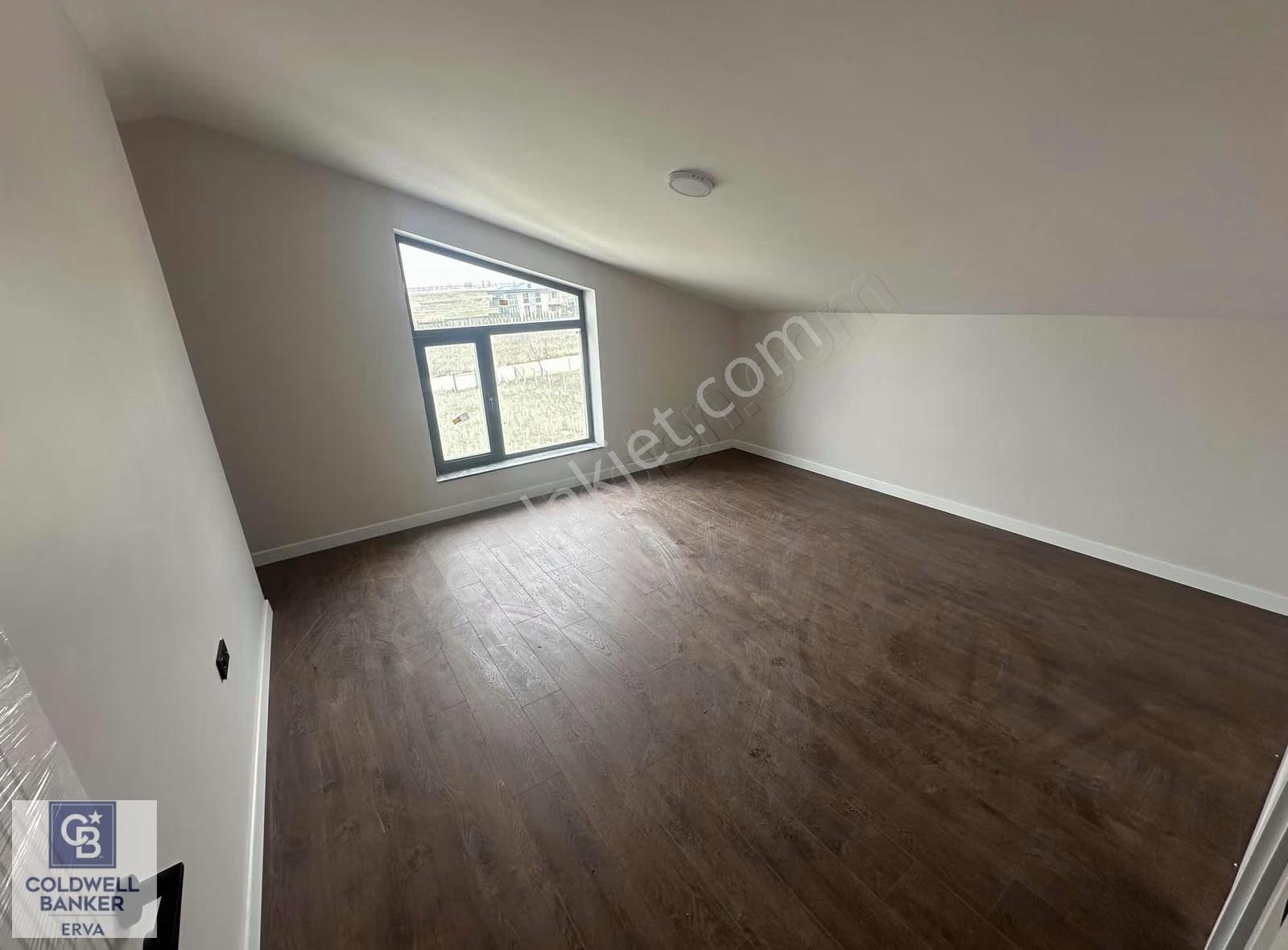 Gölbaşı Bahçelievlerde Göl Manzaralı 5+1 Full Yapılı Sıfır Villa - Görsel 9