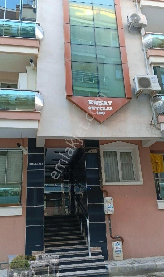 Örneköy Mahallesinde Köşe, Geniş 2+1 Cadde Yakını Satılık Daire