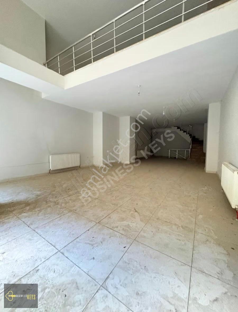 Van Çarşı Merkezde 3 Katlı 200m² Fırsat Mağazası - Görsel 7