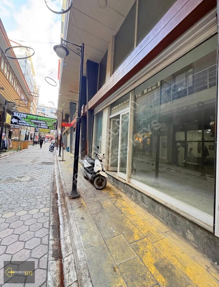Van Çarşı Merkezde 3 Katlı 200m² Fırsat Mağazası - Görsel 13