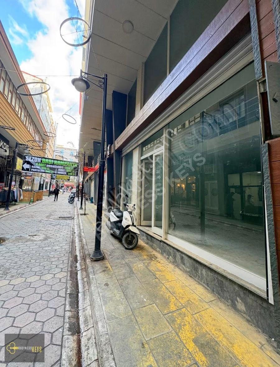 Van Çarşı Merkezde 3 Katlı 200m² Fırsat Mağazası - Görsel 6