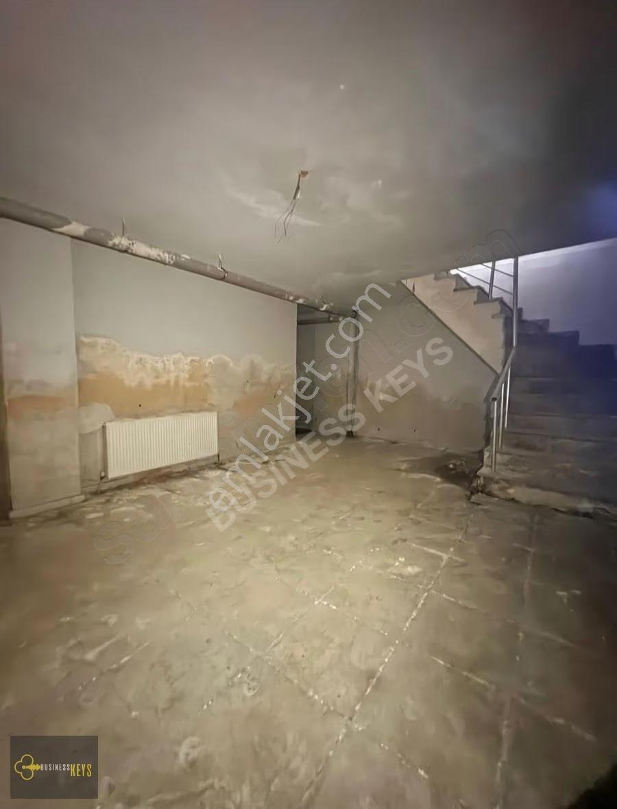Van Çarşı Merkezde 3 Katlı 200m² Fırsat Mağazası - Görsel 15