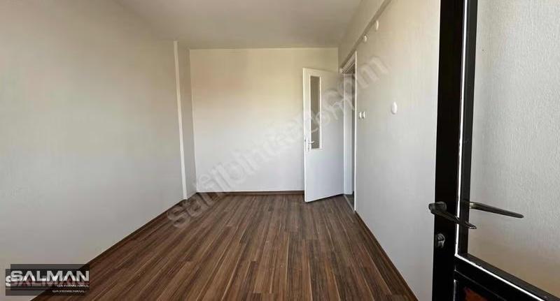 Salman'dan Bayraklı Emek Mah.de Kiralık 3+1 Daire - Görsel 3