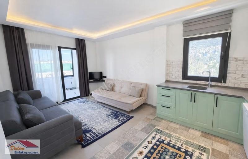 Küçükbükte 415m² Arsa İçinde Havuzlu 2 Tapulu Müstakil Bina - Görsel 24