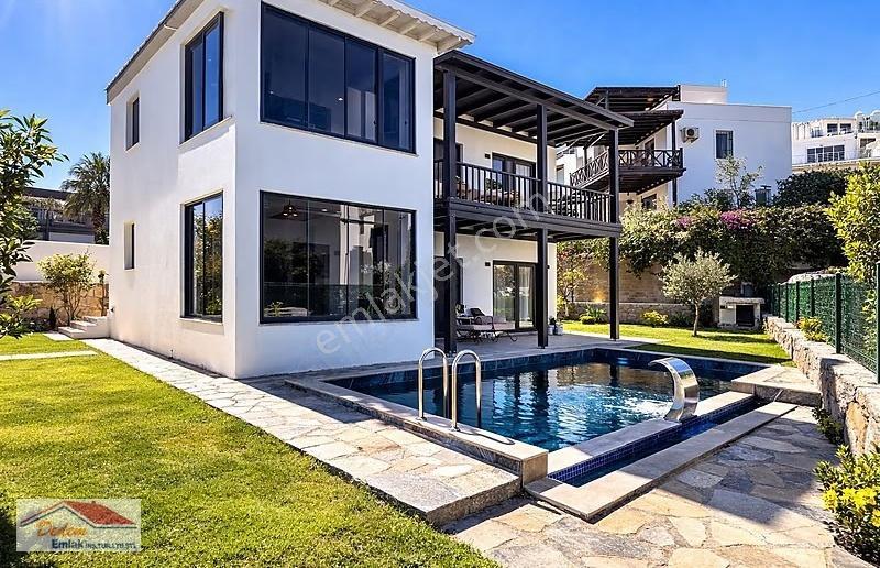 Küçükbükte 415m² Arsa İçinde Havuzlu 2 Tapulu Müstakil Bina