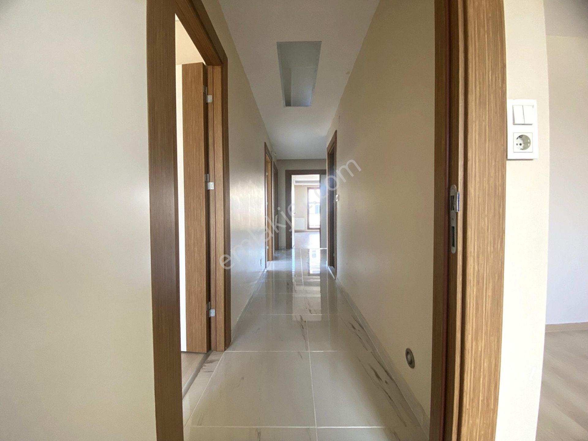 Remax Mid Bahçeli Evlerde Geniş Ve Ferah Kiralık 3+1 Daire - Görsel 11