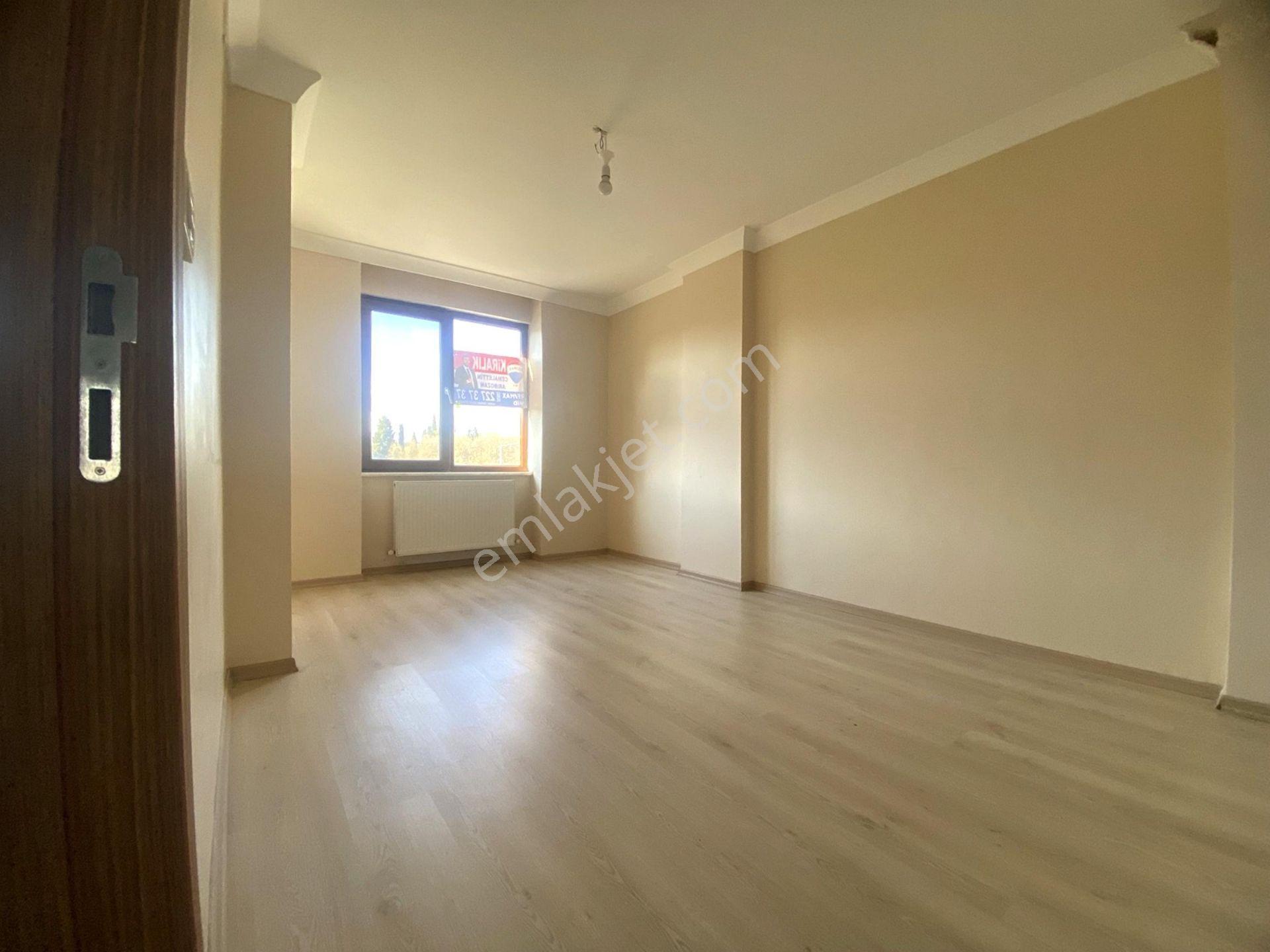 Remax Mid Bahçeli Evlerde Geniş Ve Ferah Kiralık 3+1 Daire - Görsel 12