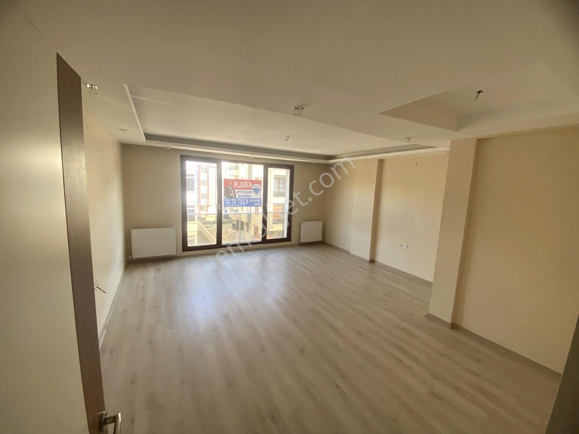Remax Mid Bahçeli Evlerde Geniş Ve Ferah Kiralık 3+1 Daire - Görsel 3