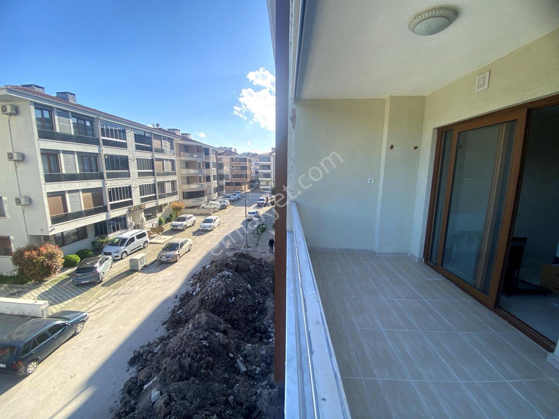 Remax Mid Bahçeli Evlerde Geniş Ve Ferah Kiralık 3+1 Daire - Görsel 6